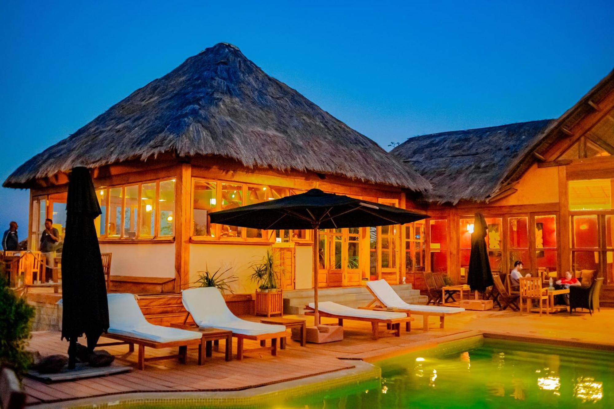 Satrana Lodge Ranohira Exterior photo
