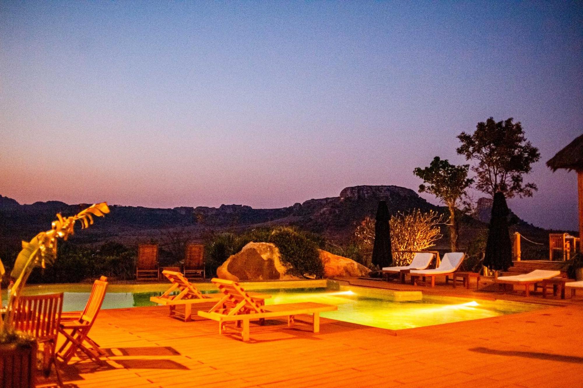 Satrana Lodge Ranohira Exterior photo