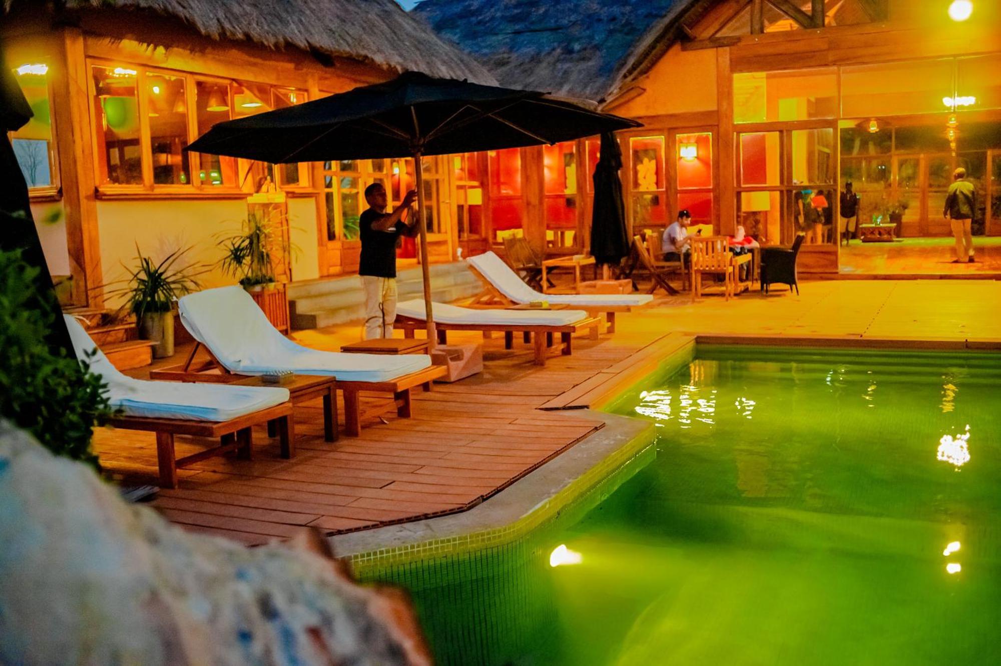 Satrana Lodge Ranohira Exterior photo